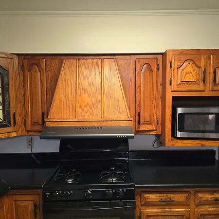 Apartamento Unit 2 At Oilgate At Oakdale Akron Exterior foto